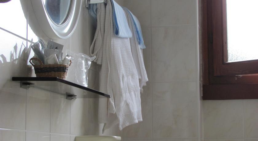 Albergo La Genzianella Miasino Phòng bức ảnh