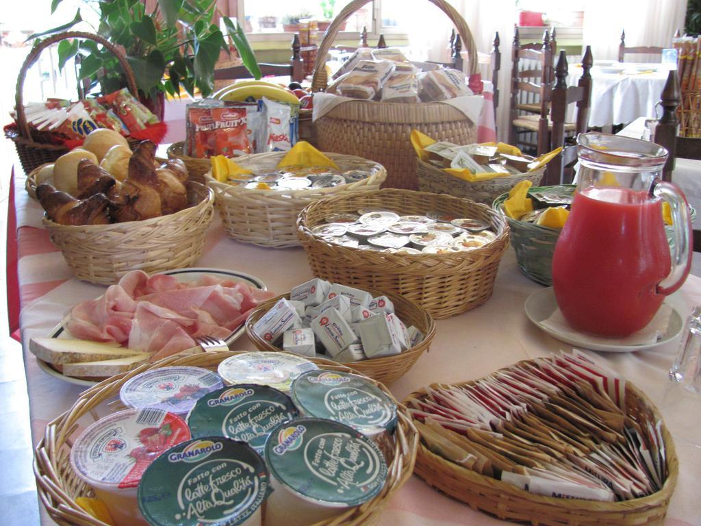 Albergo La Genzianella Miasino Ngoại thất bức ảnh